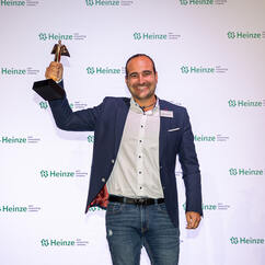 Fabian Ladenburger, Head of Marketing Management at PCI Augsburg GmbH, is delighted with gold at the Heinze Architects' Darling Award in the 'Adhesives/Mortars' product category