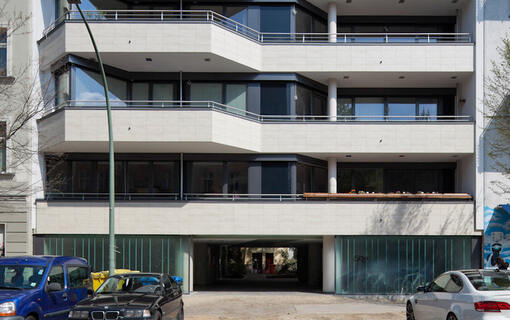 New façade system embellishes balconies in Berlin
